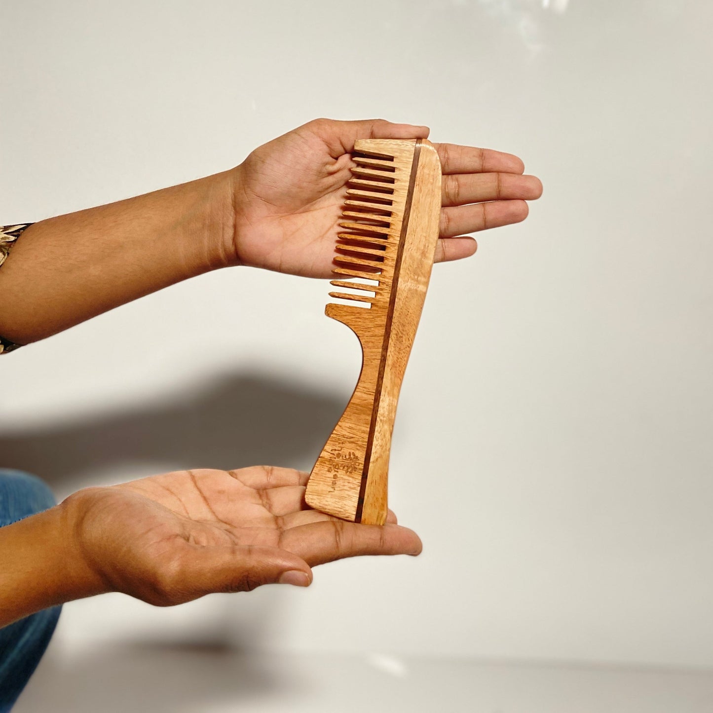 Oil Treated Neem Comb